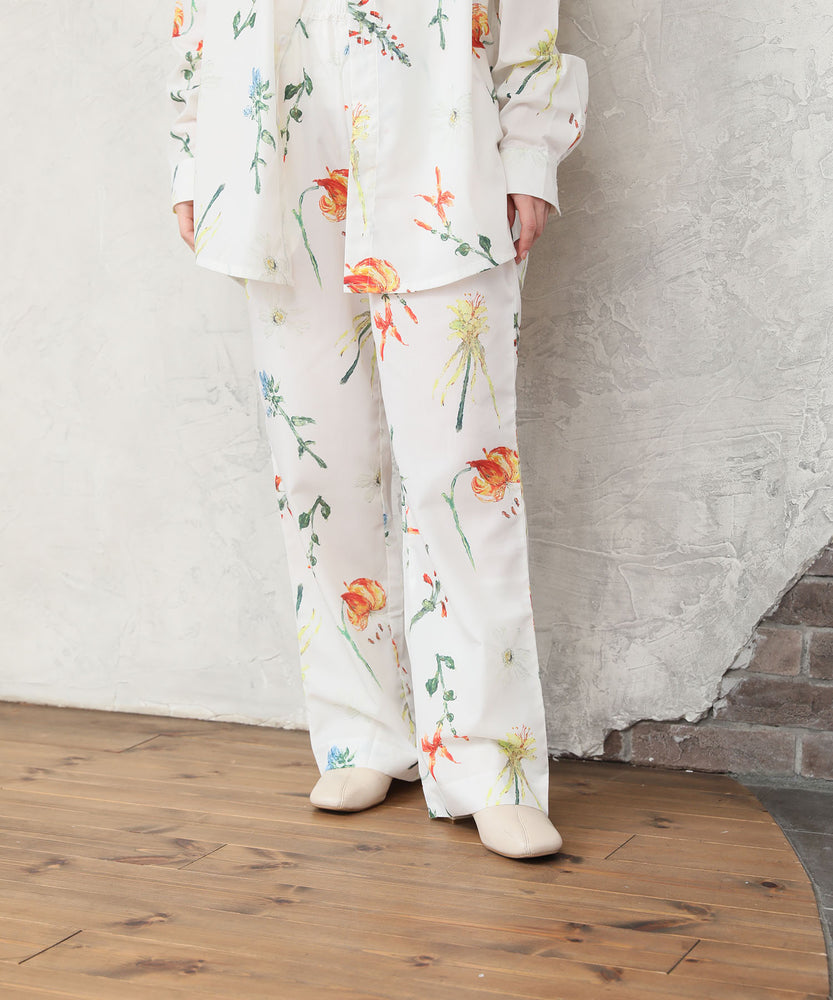"FLOWER" Kana Akiyama 布帛パンツ